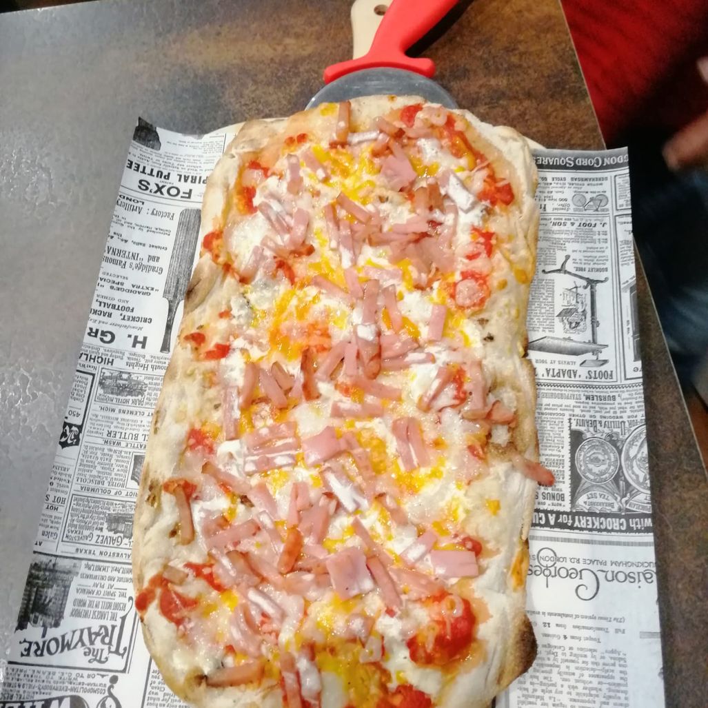 Pizza jamón y queso